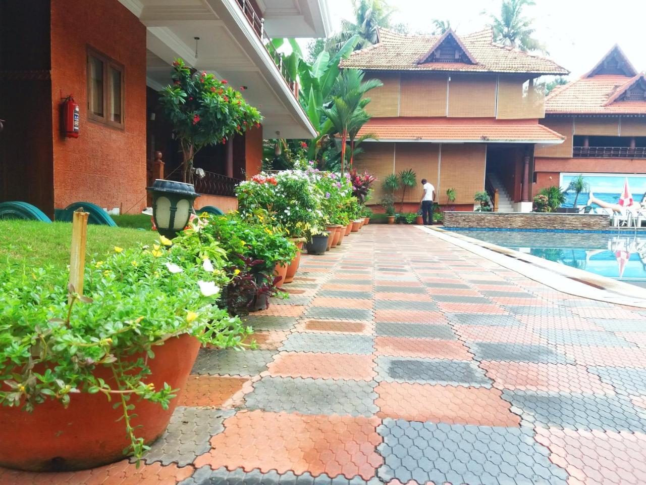 Nikhil Ayurvedic Heritage Hotel Varkala Bagian luar foto