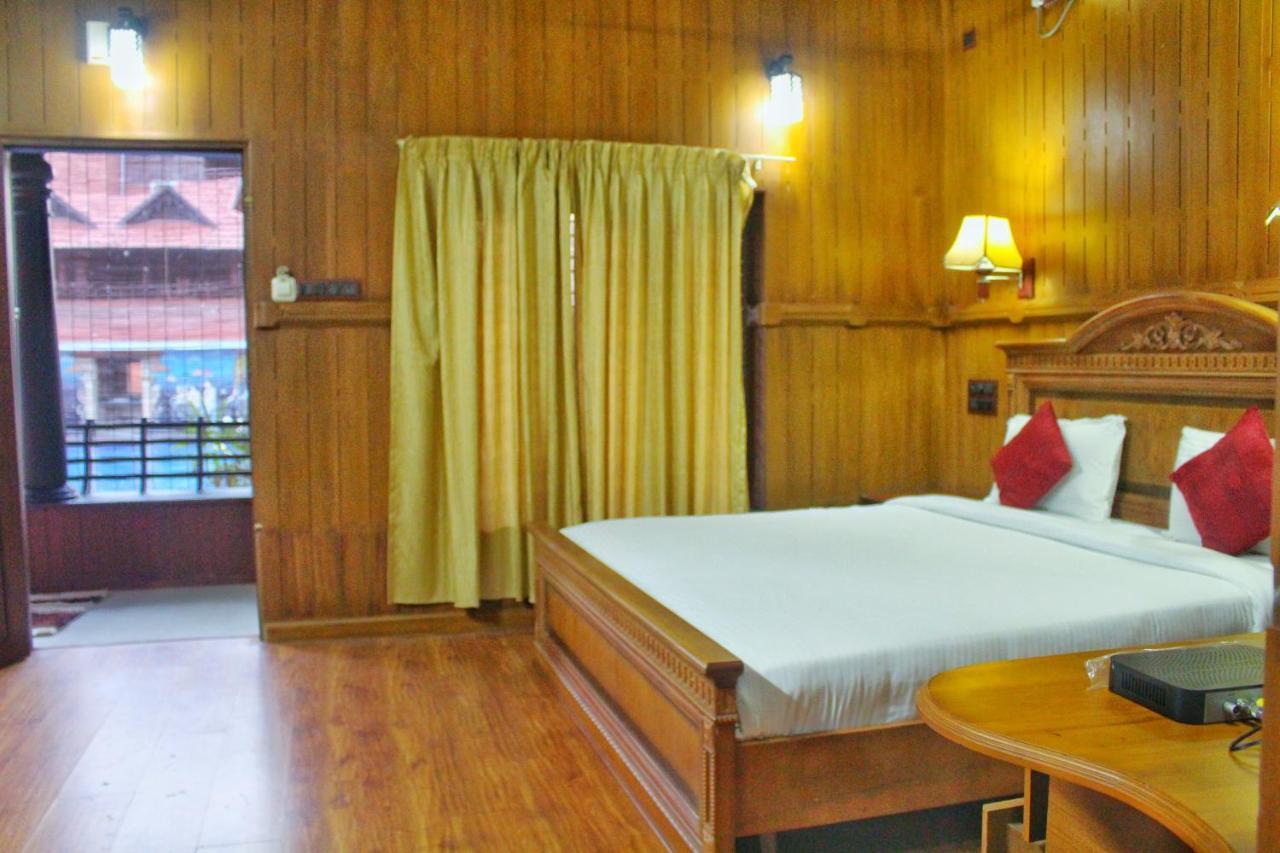 Nikhil Ayurvedic Heritage Hotel Varkala Bagian luar foto